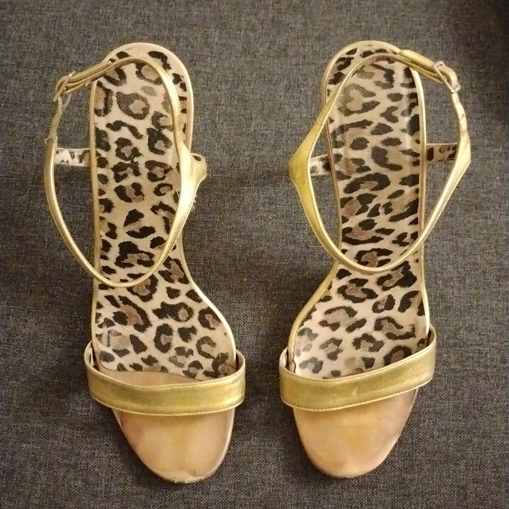 🔥SALE🔥Dolce& Gabbana Vintage leopard print sandal strap heels
